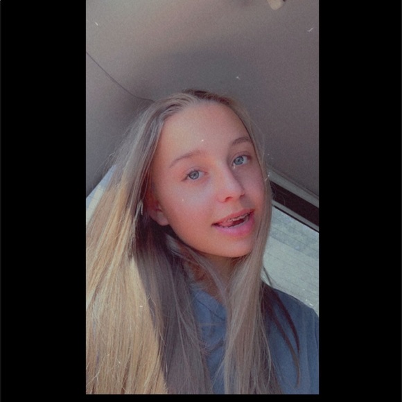 ella_collins_